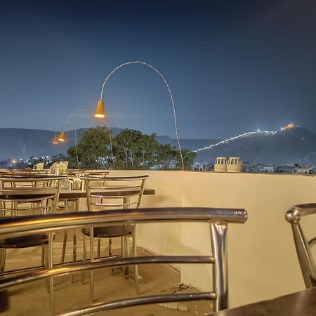 Chillout - A Boutique Hotel & Rooftop Restaurant Τζαϊπούρ Εξωτερικό φωτογραφία