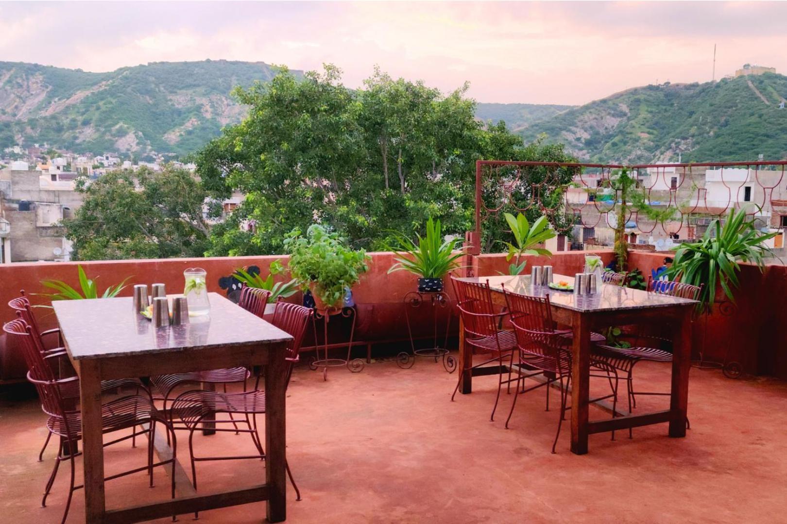 Chillout - A Boutique Hotel & Rooftop Restaurant Τζαϊπούρ Εξωτερικό φωτογραφία
