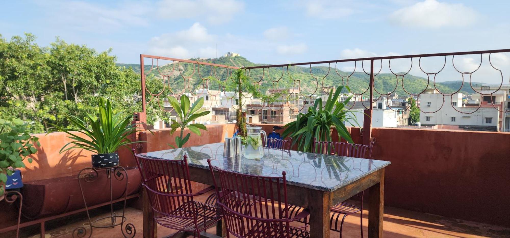 Chillout - A Boutique Hotel & Rooftop Restaurant Τζαϊπούρ Εξωτερικό φωτογραφία